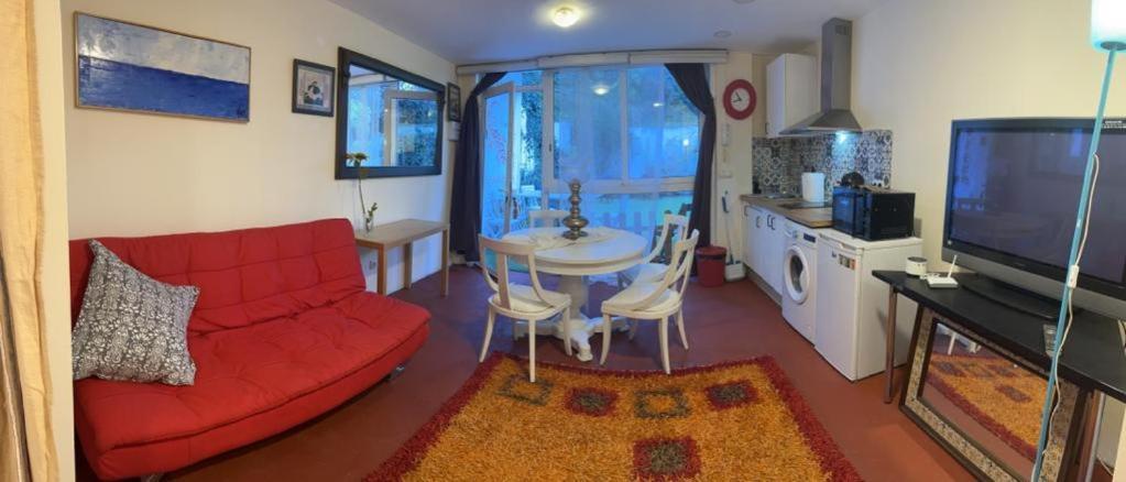 Apartamento Abierto Con Patio Matadepera Bagian luar foto