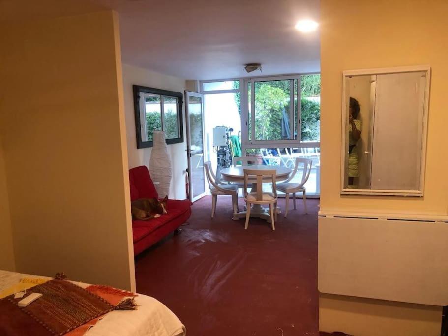 Apartamento Abierto Con Patio Matadepera Bagian luar foto