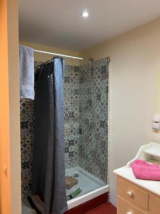 Apartamento Abierto Con Patio Matadepera Bagian luar foto