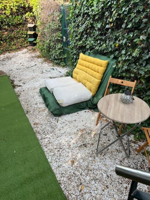 Apartamento Abierto Con Patio Matadepera Bagian luar foto